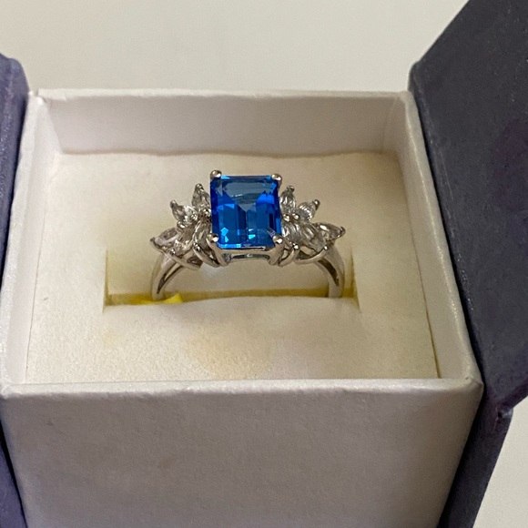 Blue Topaz Sterling Silver Ring Size 8 - Picture 2 of 11